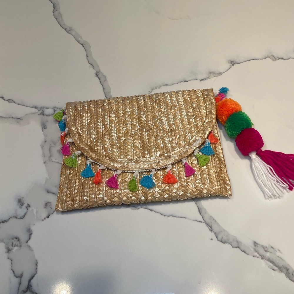 Pom Pom straw clutch